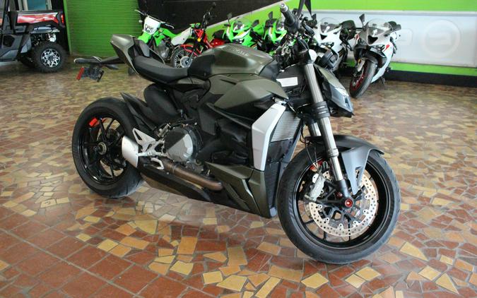 2023 Ducati Streetfighter V2 Storm Green - PB003907