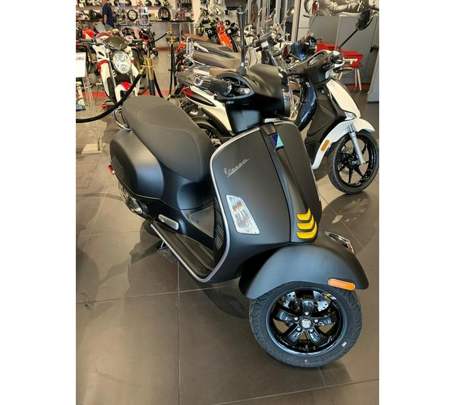 2022 Vespa GTS Super 300 Tech