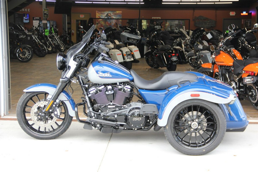2023 Harley-Davidson Freewheeler Bright Billiard Blue/Billiard Gray – Black