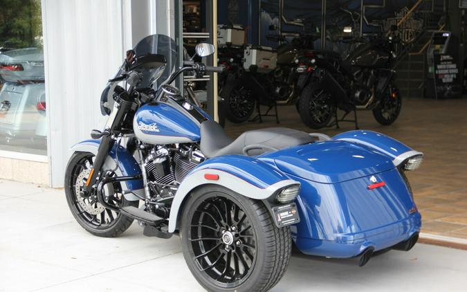 2023 Harley-Davidson Freewheeler Bright Billiard Blue/Billiard Gray – Black