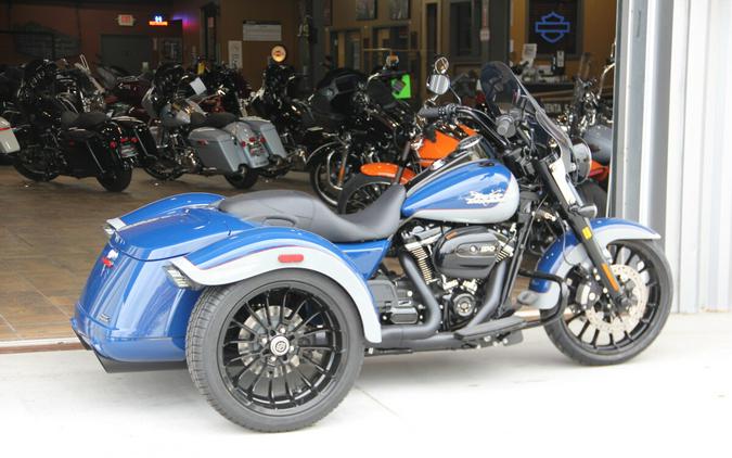 2023 Harley-Davidson Freewheeler Bright Billiard Blue/Billiard Gray – Black