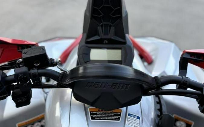 2026 Can-Am® Renegade X mr 1000 R Hyper Silver & Legion Red