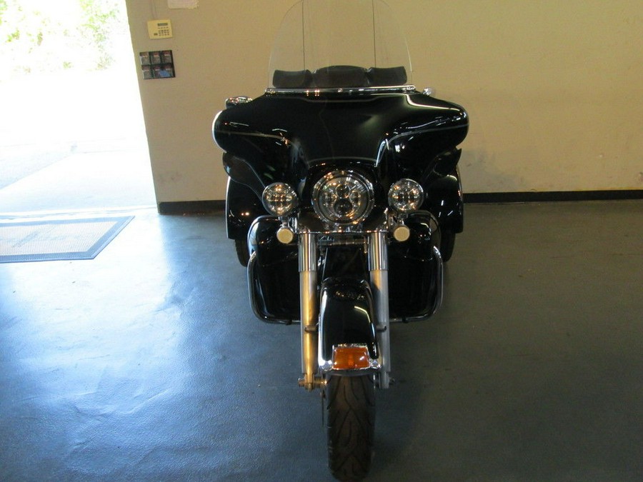 2010 Harley-Davidson® FLHTCUTG - Tri Glide® Ultra Classic®