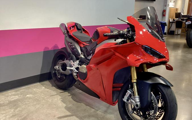 2025 Ducati Panigale V4s