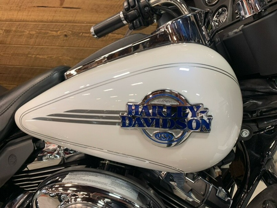 2006 Harley-Davidson Electra Glide® Ultra Classic® Glacier White Pearl FLHTCUI