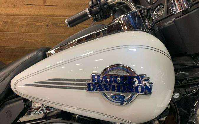 2006 Harley-Davidson Electra Glide® Ultra Classic® Glacier White Pearl FLHTCUI