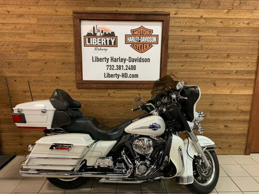 2006 Harley-Davidson Electra Glide® Ultra Classic® Glacier White Pearl FLHTCUI