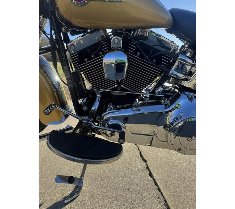 2017 Harley-Davidson® FLSTC - Heritage Softail® Classic