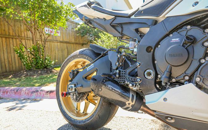 2022 YAMAHA YZFR1