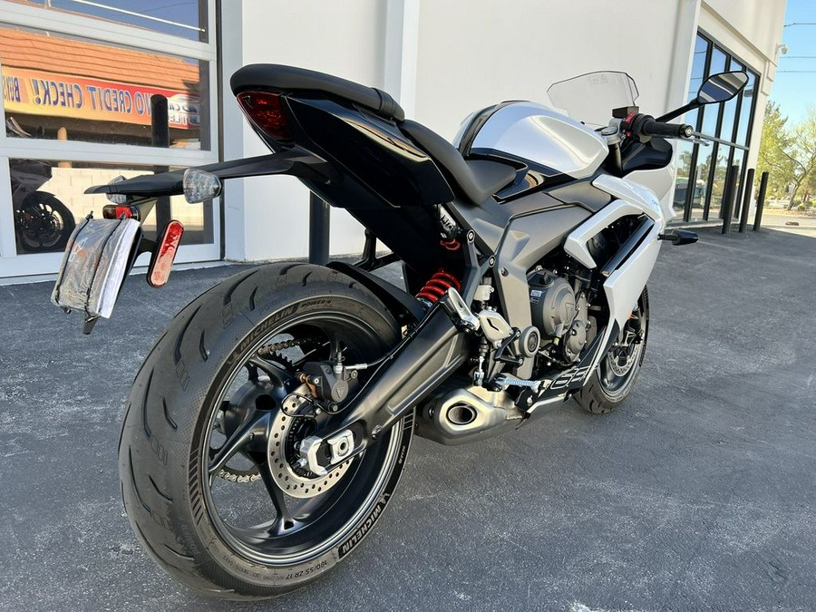 2025 Triumph Daytona 660 Snowdonia White/Sapphire Black