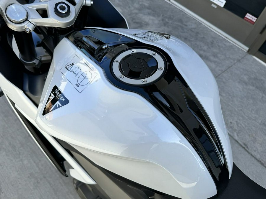 2025 Triumph Daytona 660 Snowdonia White/Sapphire Black