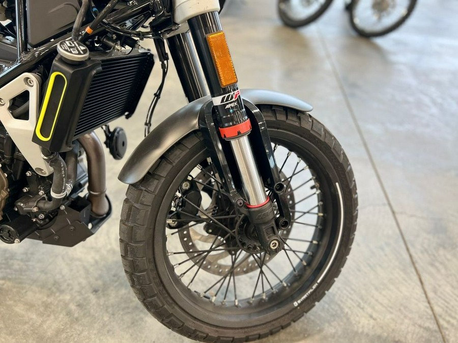 2021 Husqvarna Svartpilen 401