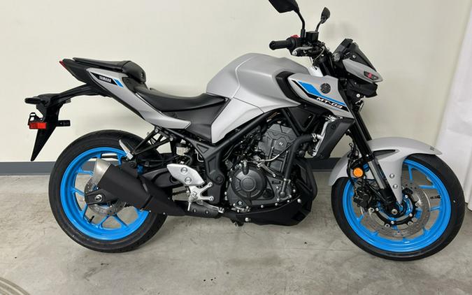2025 Yamaha MT 03 (MT03SCGY)