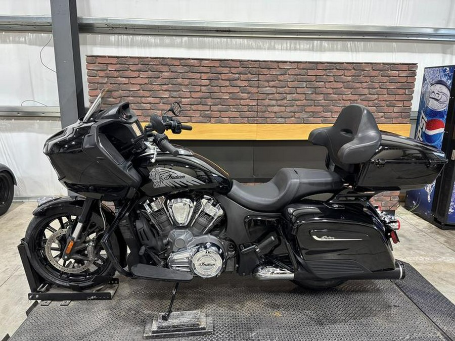 2022 Indian Motorcycle® Challenger® Black Metallic