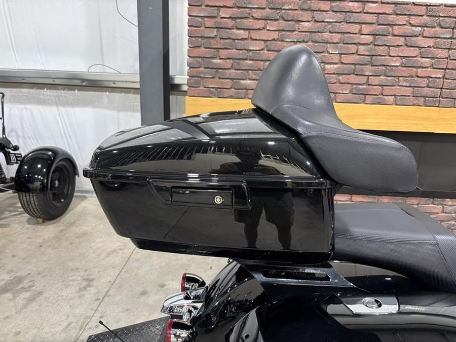 2022 Indian Motorcycle® Challenger® Black Metallic