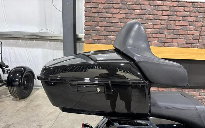 2022 Indian Motorcycle® Challenger® Black Metallic