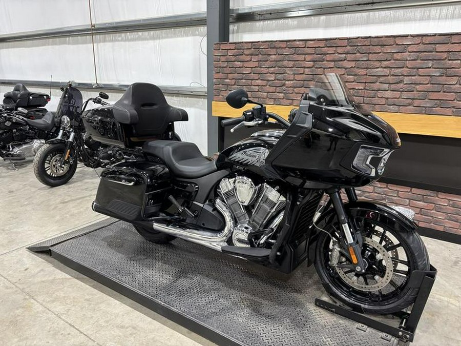2022 Indian Motorcycle® Challenger® Black Metallic