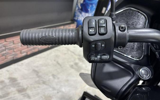 2022 Indian Motorcycle® Challenger® Black Metallic
