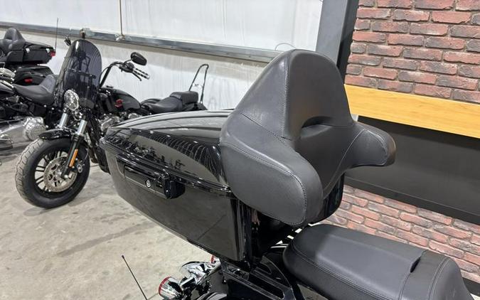 2022 Indian Motorcycle® Challenger® Black Metallic