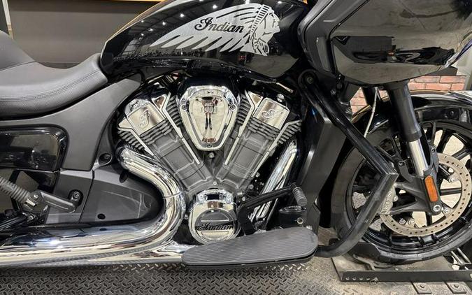 2022 Indian Motorcycle® Challenger® Black Metallic