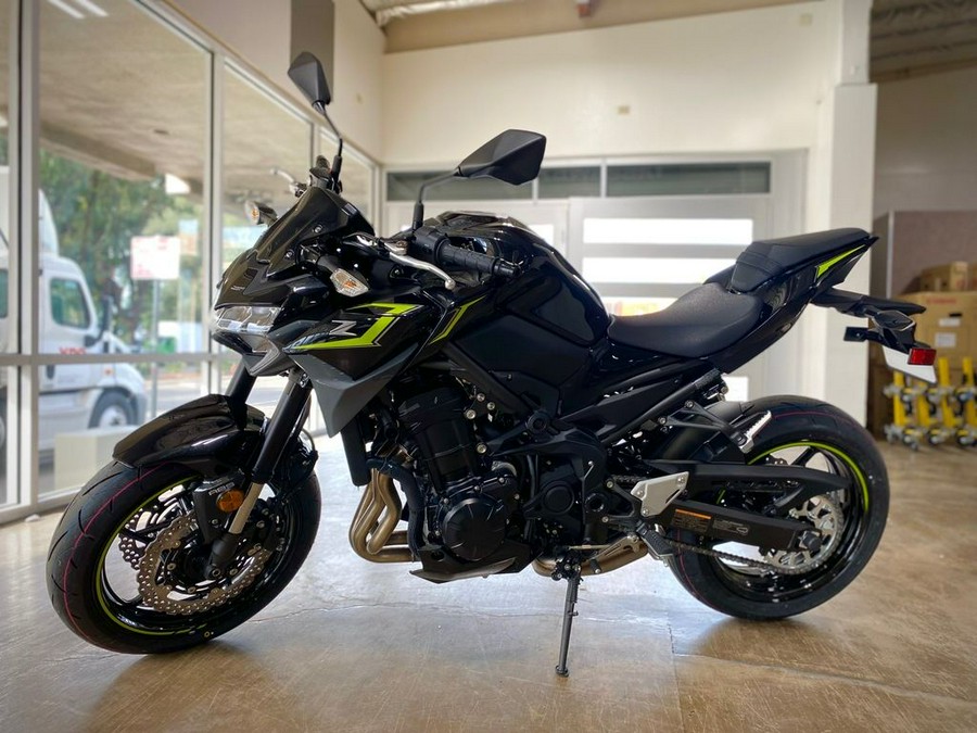 2024 Kawasaki Z900 ABS Metallic Spark Black/Metallic Matte Dark Gray