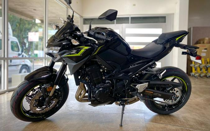 2024 Kawasaki Z900 ABS Metallic Spark Black/Metallic Matte Dark Gray