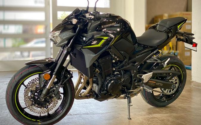 2024 Kawasaki Z900 ABS Metallic Spark Black/Metallic Matte Dark Gray