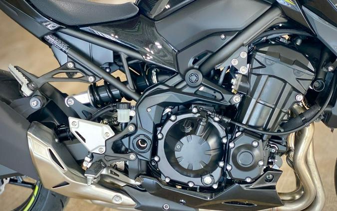 2024 Kawasaki Z900 ABS Metallic Spark Black/Metallic Matte Dark Gray