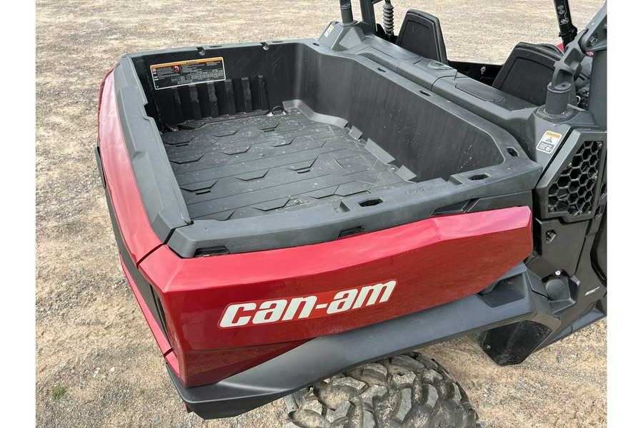 2024 Can-Am Commander XT 1000R Red / Black