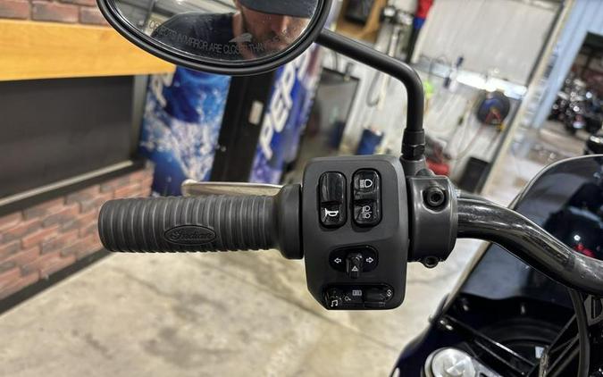 2023 Indian Motorcycle® Sport Chief Icon Spirit Blue Smoke