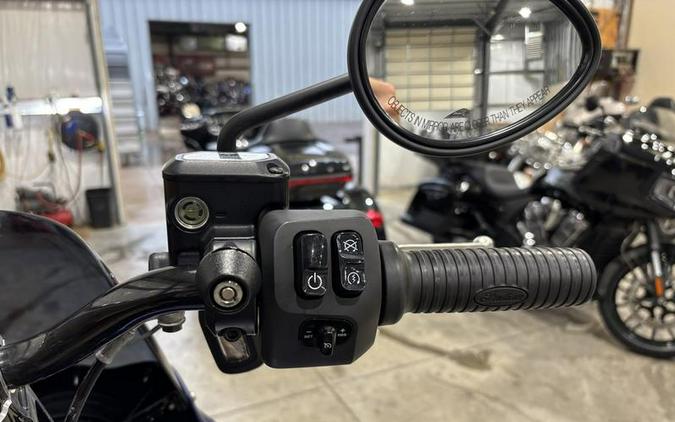 2023 Indian Motorcycle® Sport Chief Icon Spirit Blue Smoke