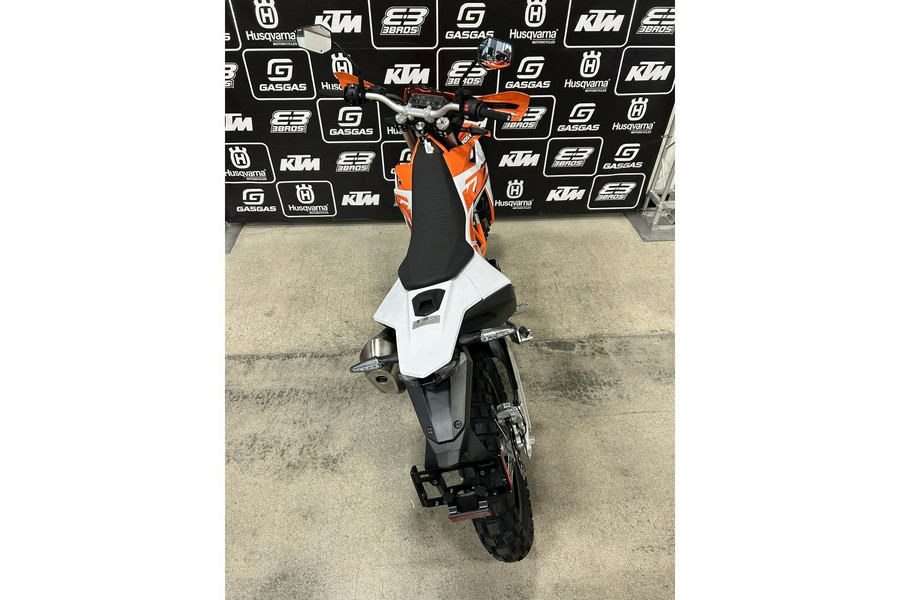 2026 KTM Enduro 690 R