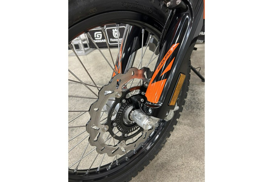 2026 KTM Enduro 690 R