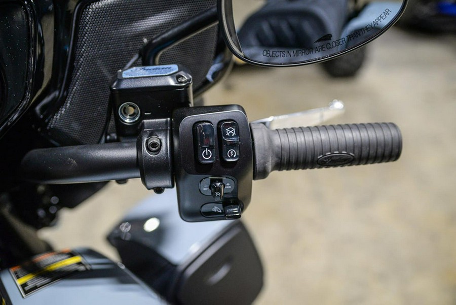 2025 Indian Motorcycle Roadmaster® PowerPlus Dark Horse® with 112 and PowerBand Audio Package