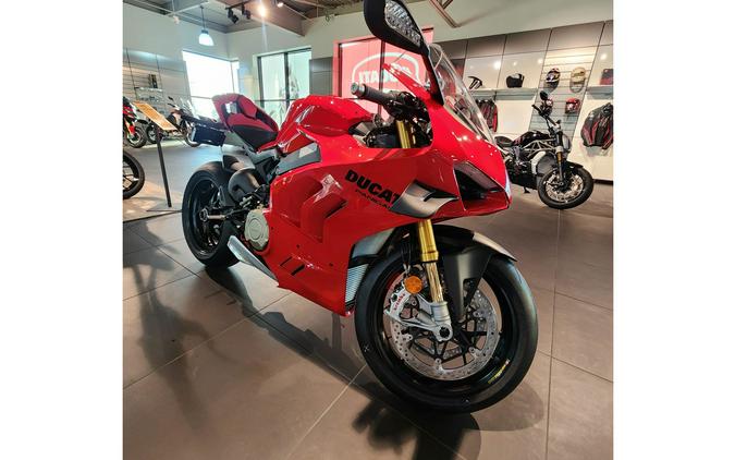 2023 Ducati Panigale V4 and V4 S First Look [7 Fast Facts]