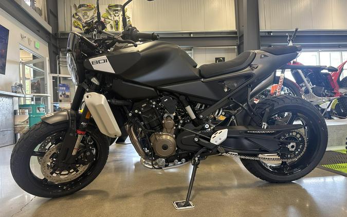 2025 HUSQVARNA SVARTPILEN 801