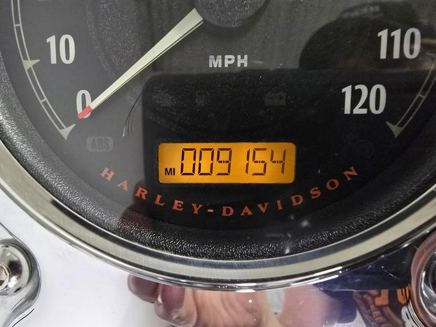 2016 Harley-Davidson® FLD - Dyna® Switchback™