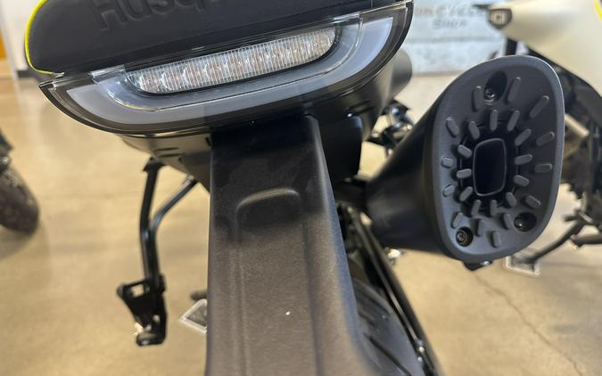 2025 HUSQVARNA VITPILEN 801