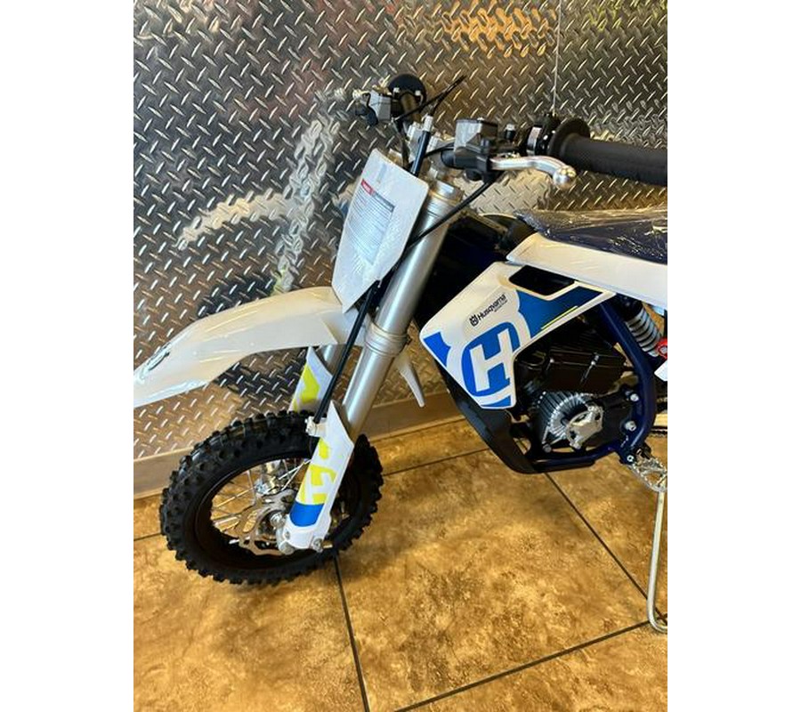 2023 Husqvarna® EE3