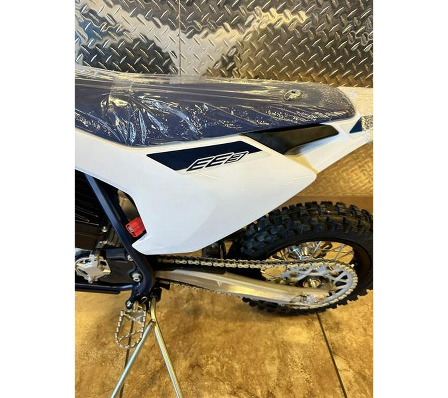 2023 Husqvarna® EE3