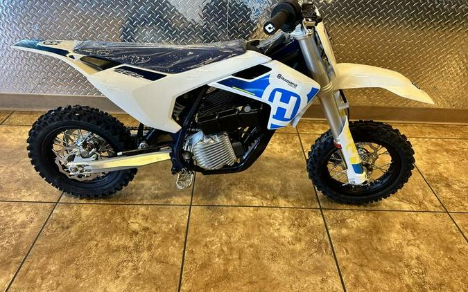 2023 Husqvarna® EE3