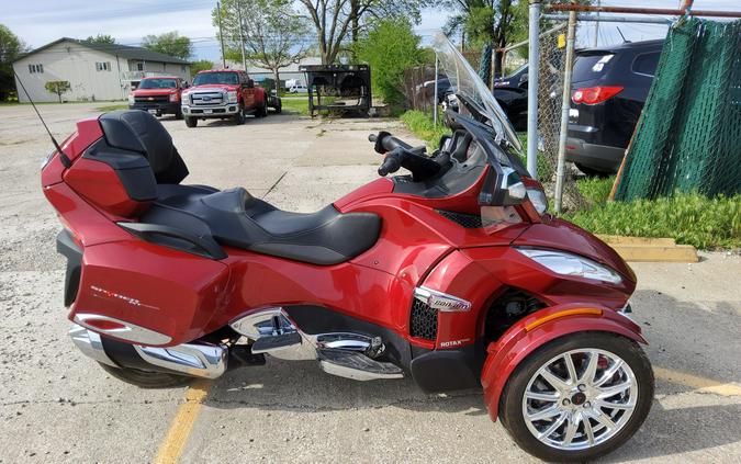 2016 Can-Am™ Spyder RT S