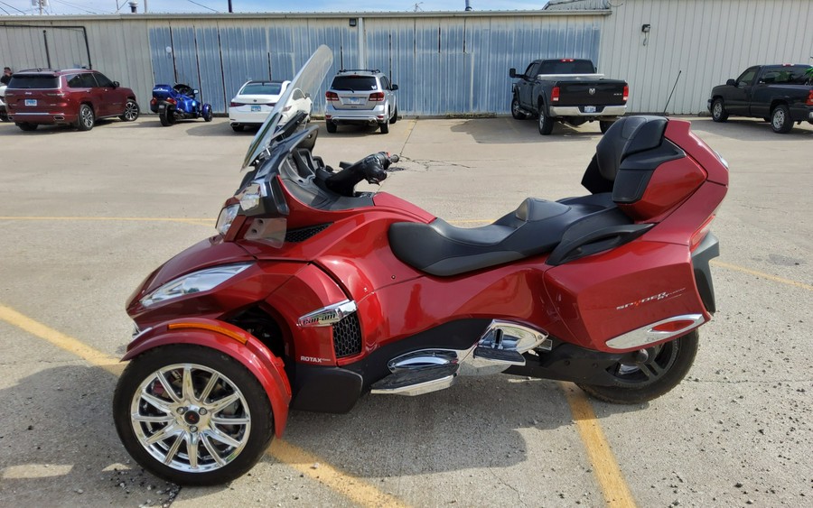 2016 Can-Am™ Spyder RT S