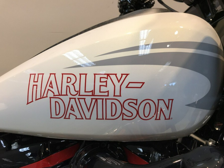 2024 Harley-Davidson CVO™ Road Glide® ST Golden White Pearl FLTRXSTSE