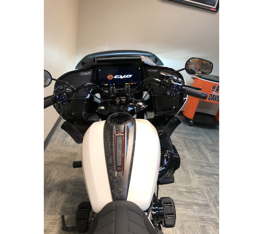 2024 Harley-Davidson CVO™ Road Glide® ST Golden White Pearl FLTRXSTSE