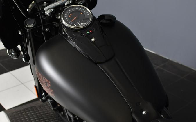 2026 Harley-Davidson Deadwood Black Denim FLHD