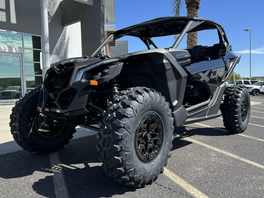 2026 Can-Am® Maverick X3 X ds Turbo RR Triple Black_7.6 in.