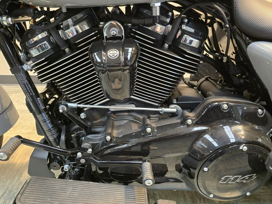 2024 Harley-Davidson® Freewheeler® Billiard Gray FLRT