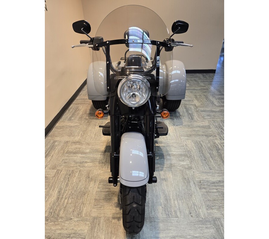 2024 Harley-Davidson® Freewheeler® Billiard Gray FLRT