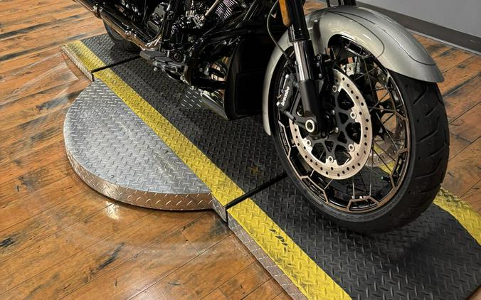 2023 Harley-Davidson CVO Street Glide DARK PLATINUM